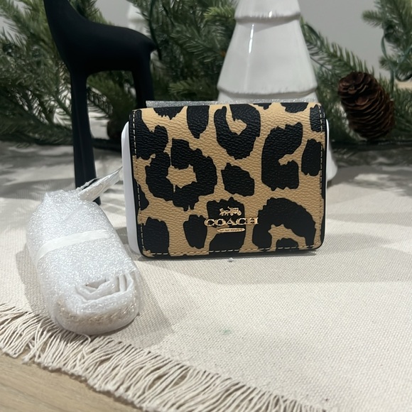 NWT Coach Mini Wallet On A Chain With Leopard Print - Picture 8 of 10
